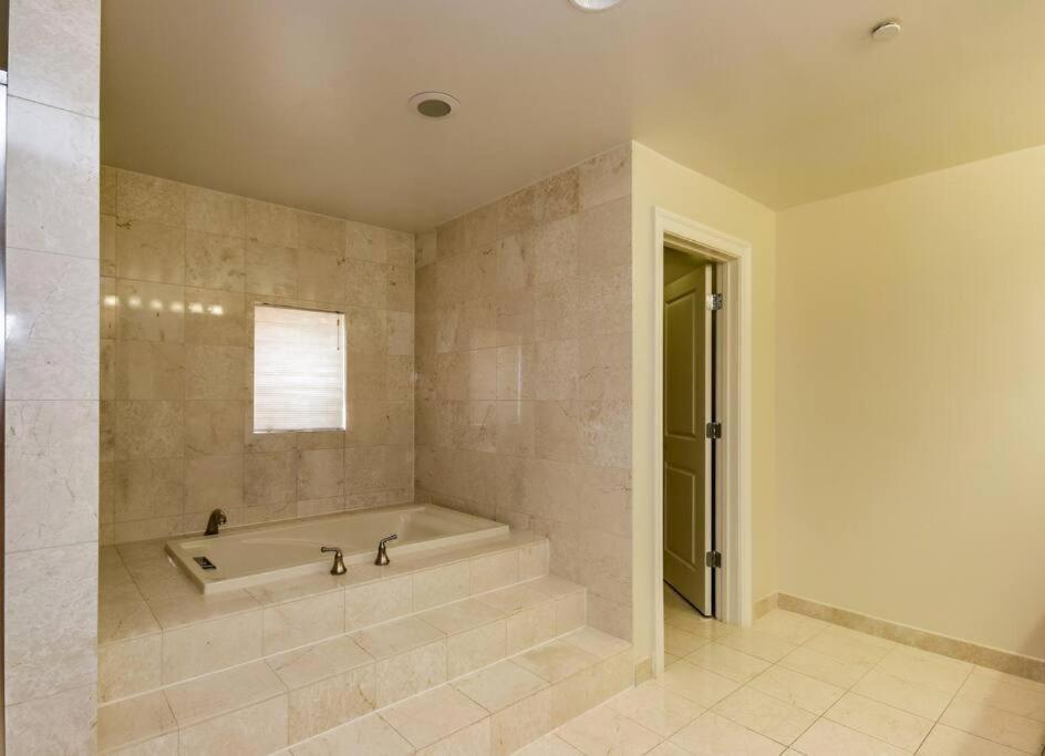 Harbor Free Indoor Parking Apartment Baltimore